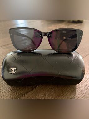 CC 🪞🪞cat eyed sunnies w/ case